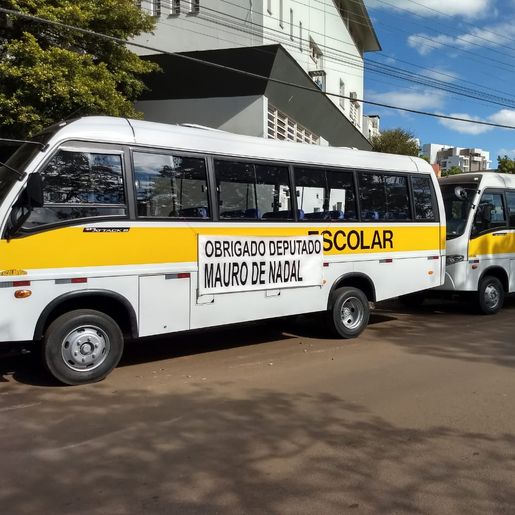 Secretarias de obras e educação são contempladas com veículos novos
