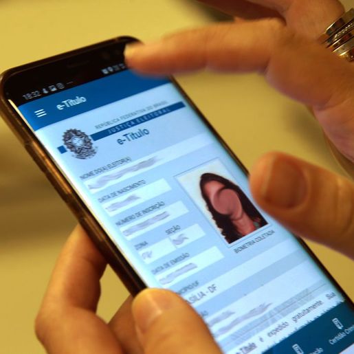 Jovens que completaram 15 anos já podem tirar título de eleitor