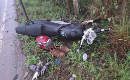 Colisão entre carro e moto deixa motociclista ferido em Anchieta