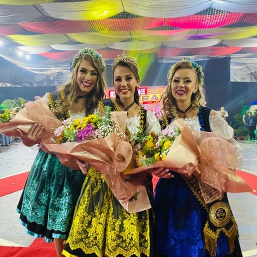 Laura, Djéssica e Débora são as novas soberanas da Oktoberfest