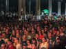 Show com Família Lima leva milhares de pessoas para praça em SMO 