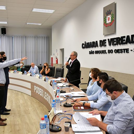 Suplentes Elói Bortolotti e José Claudir Xavier assumem vagas na Câmara