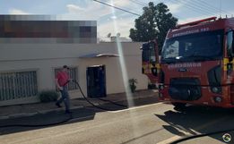 Bombeiros combatem princípio de incêndio em restaurante, em Iporã do Oeste