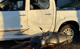 Colisão entre moto e camionete deixa homem ferido em São Miguel do Oeste