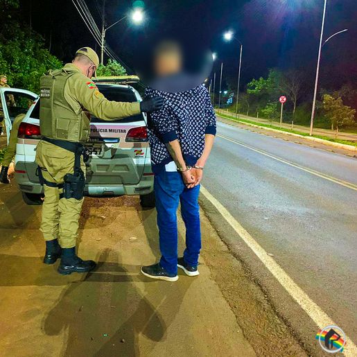 Homem é preso após ameaçar e agredir profissional do sexo em SMOeste 