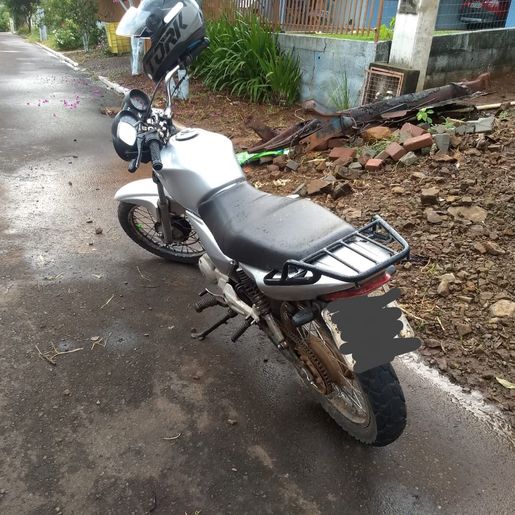 Menor é flagrado conduzindo moto com placa clonada