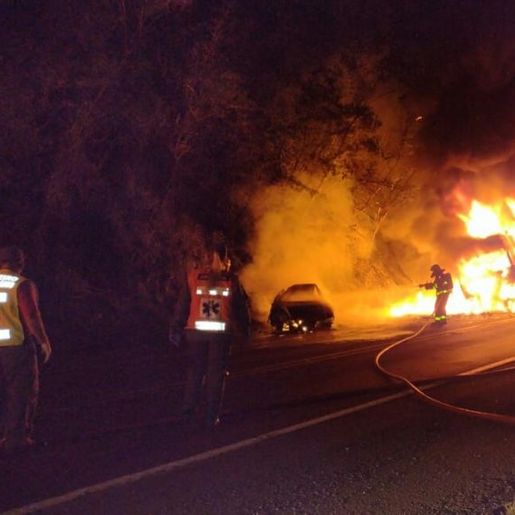 Motorista morre carbonizado após acidente entre carro e carreta em Caibi