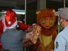 Campanha “Um presente de Natal” reúne crianças para entrega de presentes