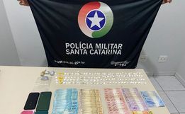Polícia Militar prende mulher por tráfico de drogas, em Mondaí