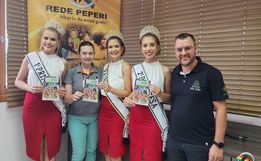 Soberanas da Expo São João visitam as rádios Itapiranga e Oeste FM