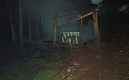 Residência, móveis e dinheiro são consumidos por incêndio no interior de Mondaí