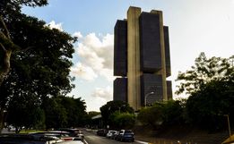 Contas externas têm saldo negativo de US$ 10,9 bilhões em dezembro