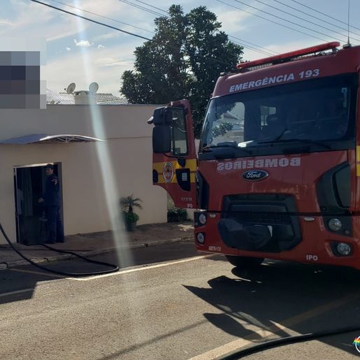 Bombeiros combatem princípio de incêndio em restaurante, em Iporã do Oeste