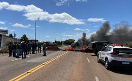 Grupo bloqueia trecho da SC-161 em Palma Sola