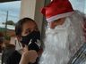 Campanha “Um presente de Natal” reúne crianças para entrega de presentes