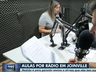 Alunos da rede municipal de Joinville têm aulas transmitidas pelo rádio