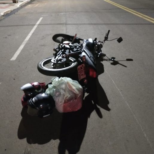Colisão entre carro e moto no centro de Cunha Porã deixa duas pessoas feridas