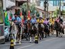 Cavalgada pelas ruas da cidade marca o Dia do Gaúcho em São Miguel do Oeste
