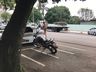 PM guincha motocicleta estacionada irregularmente na Marcilio Dias