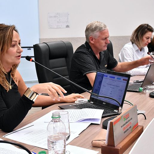 Vereadora pede convocação de secretários para explicar concessão de água e saneamento