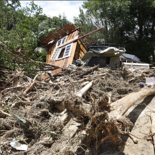 Defesa Civil confirma 14 mortes por causa do temporal em Santa Catarina