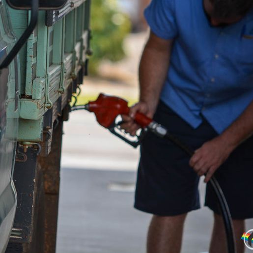 Encher o tanque com gasolina vai ficar em média R$ 13 mais caro em SC