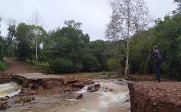 Pontes estão interditadas em decorrência das chuvas em Santa Helena
