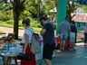 Artesãos  realizam feira na área coberta da Praça Walnir Bottaro Daniel