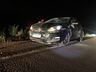 Colisão frontal entre Golf e Hilux deixa mulher ferida em SMOeste 