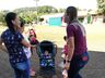 Grupo de voluntários realiza entrega de cestas de páscoa