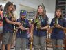 Chegada do Papai Noel acontece em Anchieta com entrega de doces para as crianças 