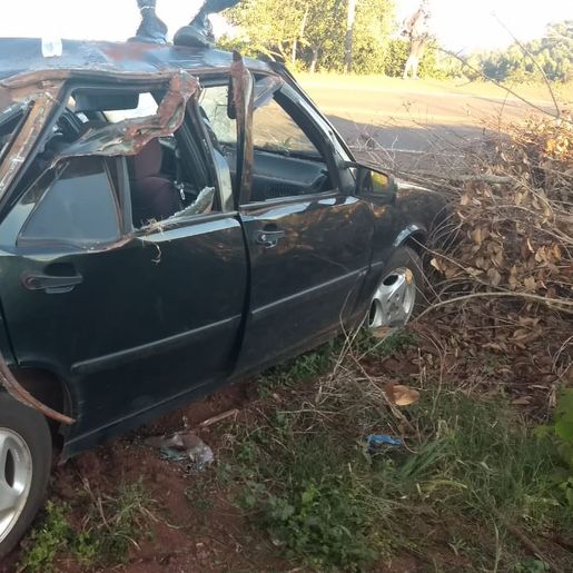 Veículo sai da pista e capota na SC 163 em Descanso