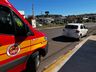 Jovem fica ferido em colisão de bicicleta contra carro estacionado em SMOeste