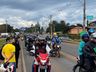 FOTOS: Bolsonaro participa de motociata com prefeito de Chapecó na carona