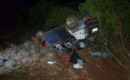 Veículo sai da pista e capota no interior de Tunápolis