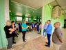 Município de SMO entrega van para APAE e fortalece apoio à instituição