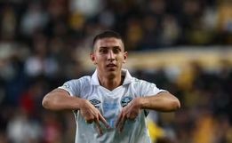 Grêmio marca no fim, vence o Criciúma em duelo direto e se afasta do Z-4