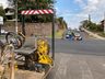 Motociclista se envolve em acidente com máquina de sinalização viária no centro de SMOeste