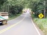 Carga se desprende de caminhão, atinge carro e mata duas pessoas na SC-283