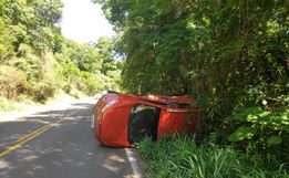 Acidente entre carro e caminhão é registrado na SC-305, em Guaraciaba