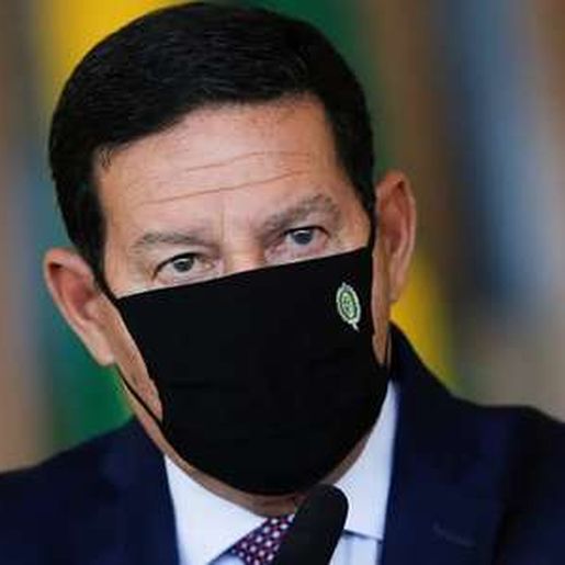 Curado da Covid-19, Mourão diz que tomará vacina e que não vai furar fila