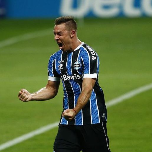 Grêmio vence o Atlético-GO e permanece em quinto no Brasileirão