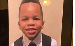 Menino de 7 anos é encontrado morto em máquina de lavar da família