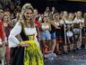 Tainá Dill é a rainha da 42ª Oktoberfest