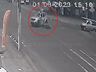 Motociclista cai em cima de carro após acidente em SMO; vídeo