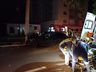 Carro colide em poste e deixa feridos no centro de Itapiranga