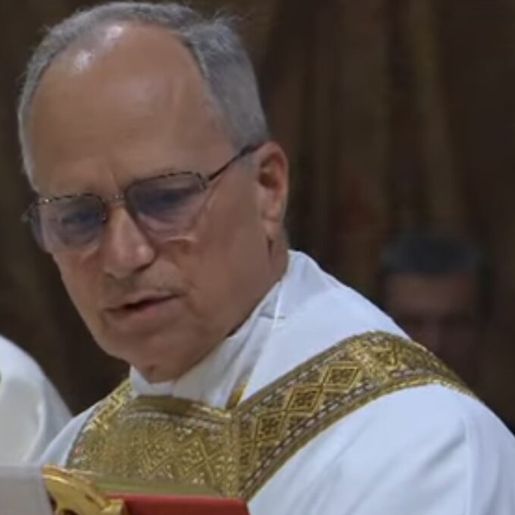 "Trazer luz às noites escuras deste mundo", diz papa Leão XIV durante a 1° missa do papado