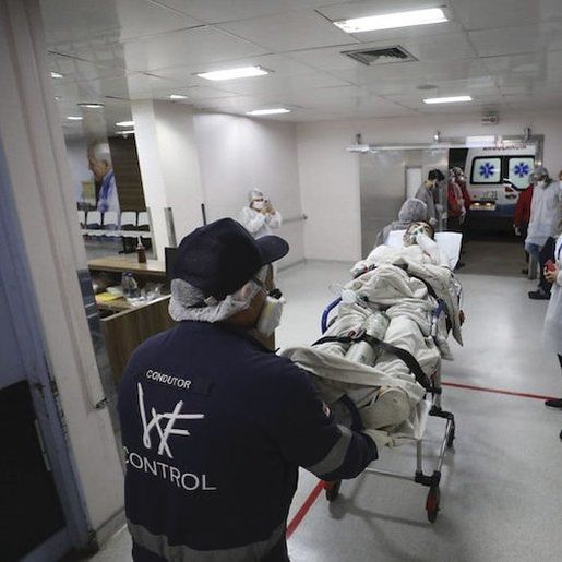 Média de mortes por covid-19 no Brasil recua pelo terceiro dia