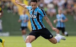 Com um a menos, Grêmio vence o Ypiranga por 1 a 0