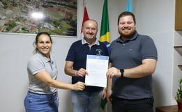 Iporã do Oeste firma Termo de Fomento com CAESP/APAE Caminho de Luz